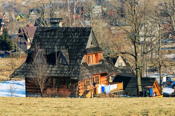 Maison contemporaine en bois à Zakopane — Photo