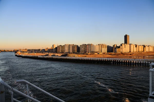 Ostende la ciudad en los rayos del atardecer — Foto de Stock