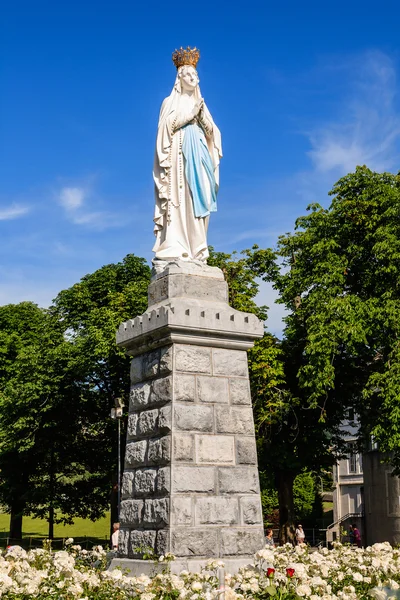 卢尔德的圣母雕像 — 图库照片