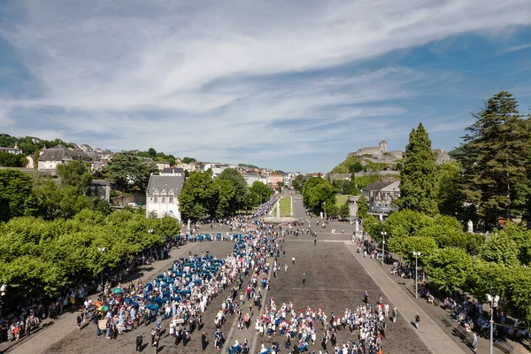 Pilgrims come to Mass — Stock Photo, Image