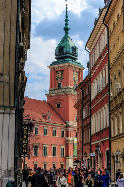 Uhrenturm des Königlichen Schlosses in Warschau — Stockfoto
