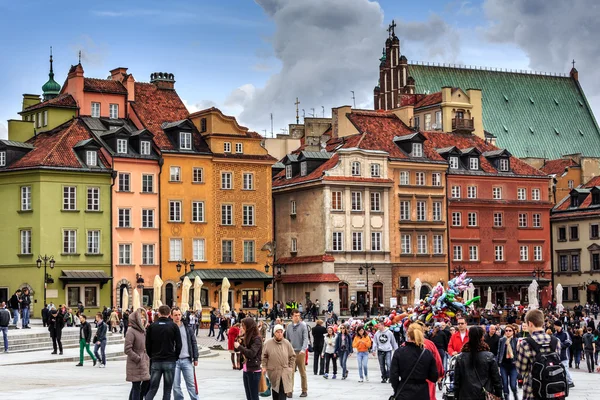 Viladomy na zámeckém náměstí ve Varšavě — Stock fotografie