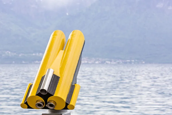 Telescopio junto al lago en Vevey —  Fotos de Stock