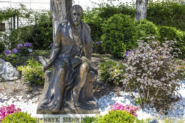 亨瑞 sienkiewicz 雕像在沃韦 — 图库照片