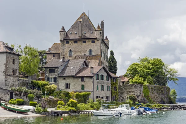 Yvoire kasteel en huizen — Stockfoto