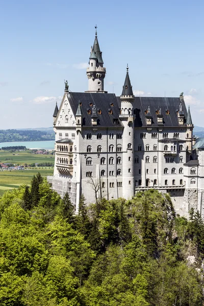 Soaring architecture of the Neuschwanstein Castle — Stock Photo, Image
