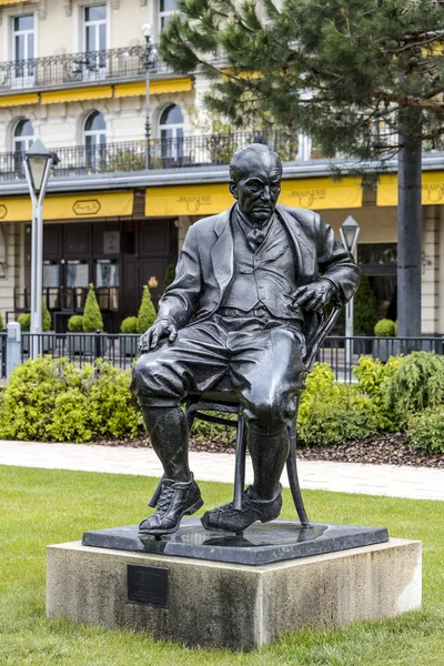 Statyn till vladimir nabokov i montreux — Stockfoto