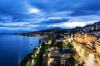 Le Montreux Palace Hotel ve 2m2c gece görünümü