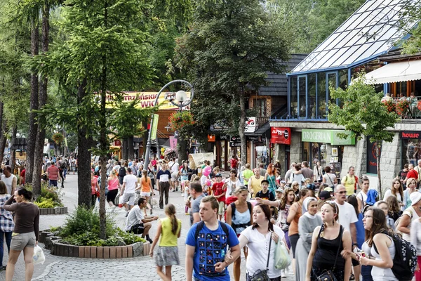 Unbekannter besucht die Krupowki-Straße — Stockfoto