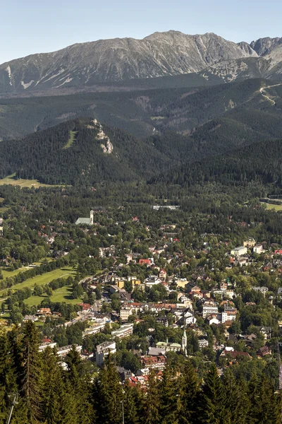 Zakopanen ja Tatrasin kaupunki — kuvapankkivalokuva