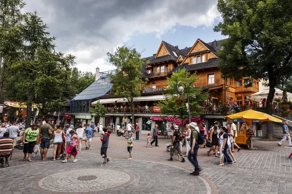 Sabala Hotel und Fußgängerverkehr in Krupowki — Stockfoto