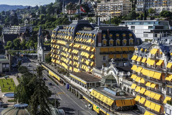 Fairmont le montreux palace hotel i dagsljus — Stockfoto