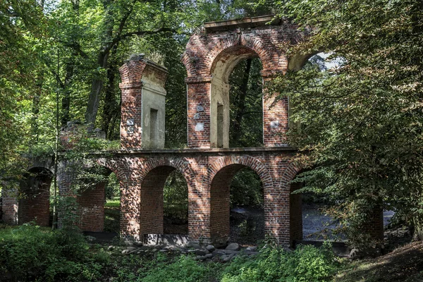 Acueducto en Arkadia, Nieborow — Foto de Stock