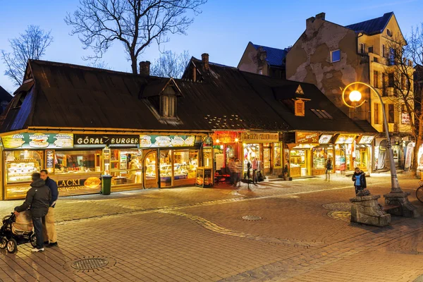 Rua Krupowki à noite em Zakopane — Fotografia de Stock