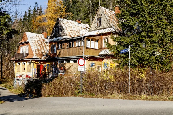 Villa ancienne et abandonnée à Zakopane — Photo