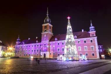 Kraliyet Sarayı yılbaşı için Varşova dekore edilmiştir.