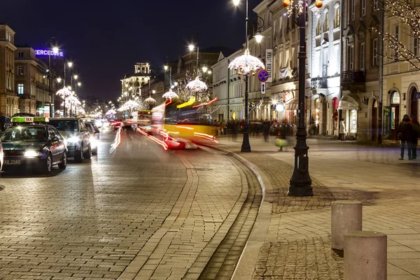 Krakowskie przedmiescie ulici v noci, Varšava — Stock fotografie