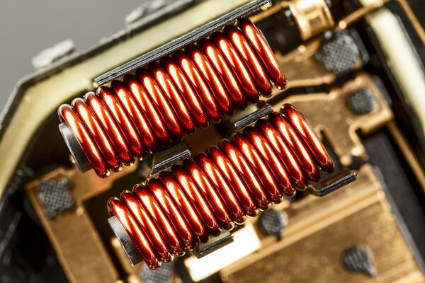 Электрическая катушка с железным сердечником
