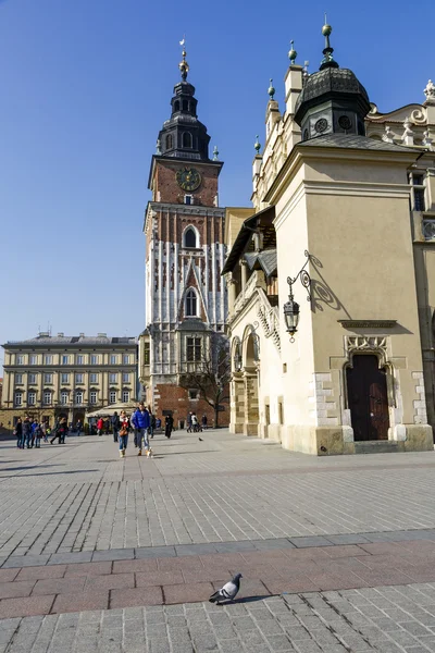 Torre del Ayuntamiento en la plaza del mercado de Cracovia —  Fotos de Stock