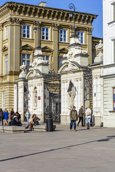 Главные ворота Варшавского университета — стоковое фото