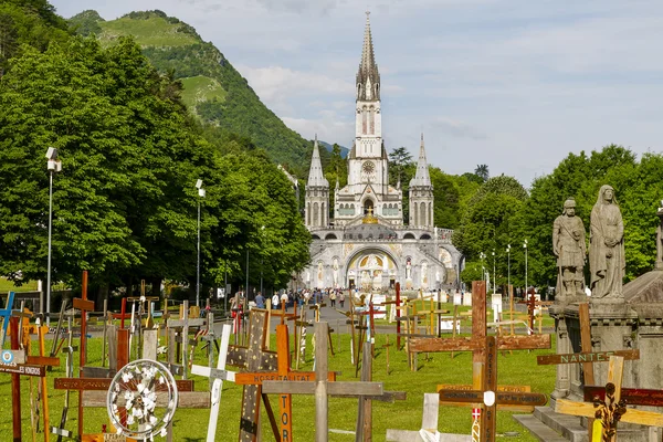 De basiliek van onze lieve vrouw gezien vanaf het hoofdgegeven — Stockfoto