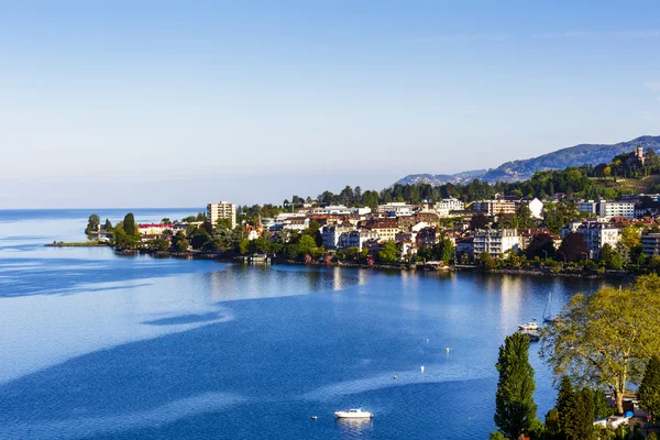 Flygfoto över byggnader från montreux — Stockfoto