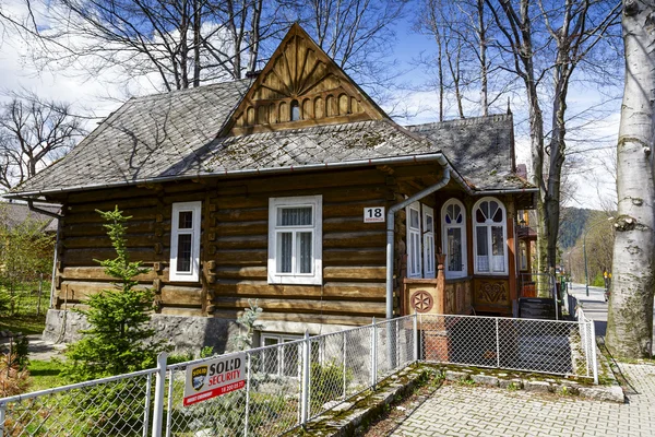 Gemaakt van houten villa maciejowka in zakopane — Stockfoto