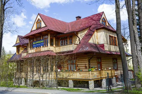 Gemaakt van houten villa promienna in zakopane — Stockfoto