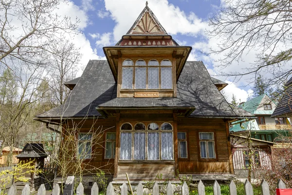 Feito de madeira Villa Stokrotka em Zakopane — Fotografia de Stock