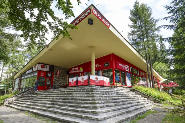 Bar pod smrekami in zakopane, polen — Stockfoto