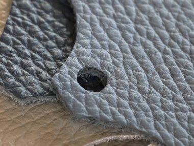 Doğal deri döşeme örnekleri yakından gösterilir..