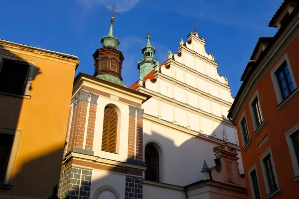 ポーランド リュブリン 2021年9月10日 16世紀末に現在の形になった14世紀の教会 ここでは 2つの塔のファサードの上部フラグメントは ステップケーブルで — ストック写真