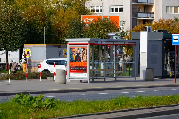 Βαρσοβία Πολωνία Οκτωβρίου 2021 Πλέον Άδεια Στάση Λεωφορείου Βρίσκεται Στους — Φωτογραφία Αρχείου