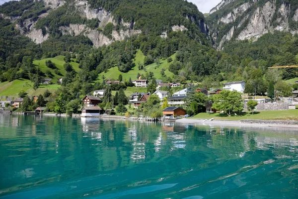 Great Mountain Lake Several Buildings Small Village — Stock Photo, Image