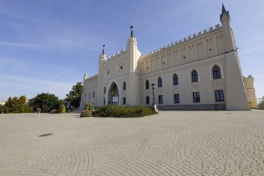 Lublin, Polonya - 11 Eylül 2021: Aslen 12. yüzyılda inşa edilen kraliyet kalesinin dış görünüşü. Şu anda Lublin 'deki Lublin Müzesi' nde bir kale bulunmaktadır..