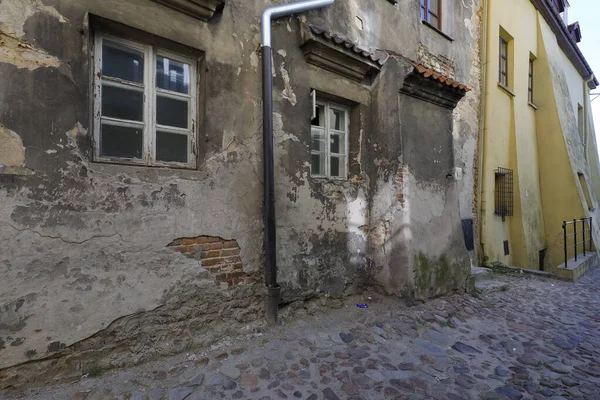 Lublin Poland September 2021 Two Old Houses Narrow Cobbled Street — Stock Photo, Image