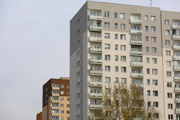 Varşova Polonya Ekim 2021 Bir Apartmanın Cephesi Birçok Ailenin Yaşadığı — Stok fotoğraf