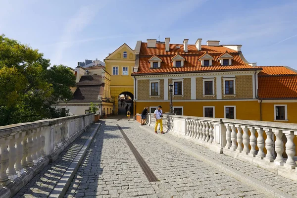 Lublin Poland September 2021 Paved Walkway Leads City Gate Buildings — Stockfoto