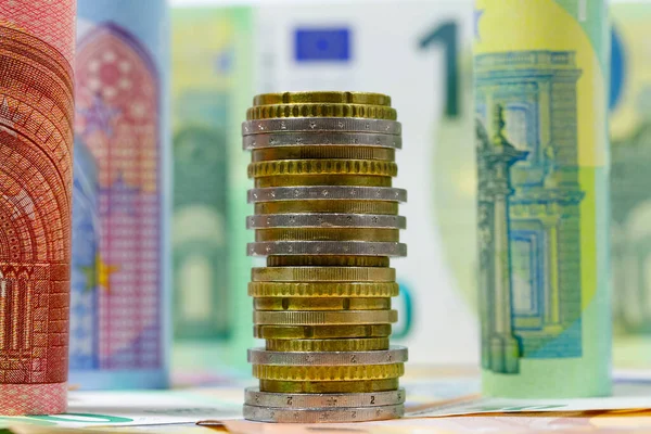 Una Pila Monete Dell Unione Europea Mostrate Insieme Alle Banconote — Foto Stock