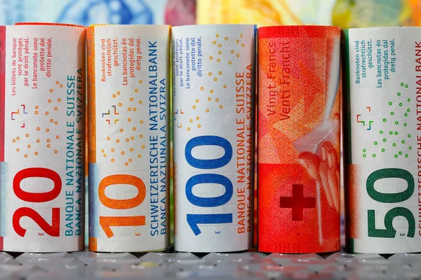 Birbirlerinin Yanına Yerleştirilmiş Bir Grup Sviçre Frangı Farklı Değerlerde Banknotlar — Stok fotoğraf