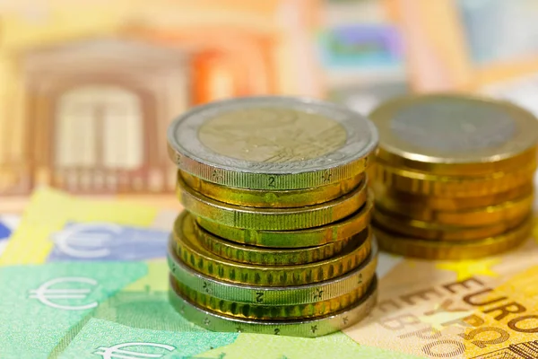 Groupe Pièces Euros Empilées Côte Côte Sur Fond Billets Monnaie — Photo