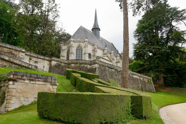 Rigny Usse Frankrijk Juni 2010 Collegiale Kapel Omgeven Door Bomen — Stockfoto