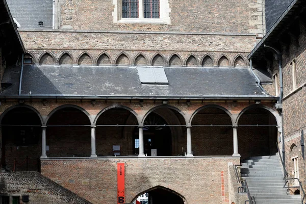 Bruges Belçika Eylül 2022 Çan Kulesinin Ortaçağ Mimarisinin Avlusundan Görünen — Stok fotoğraf