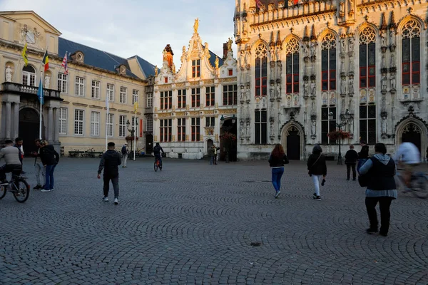 Brujas Bélgica Septiembre 2022 Tres Edificios Históricos Vistos Atardecer Plaza —  Fotos de Stock