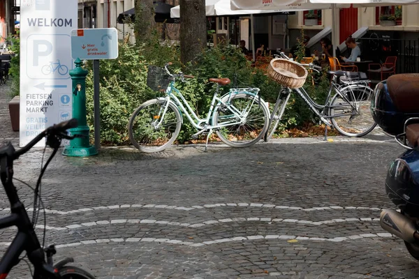 Bruges Belgique Septembre 2022 Les Vélos Sont Garés Sur Une — Photo