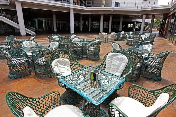 Wicker tables and chairs in green — Stock Photo, Image