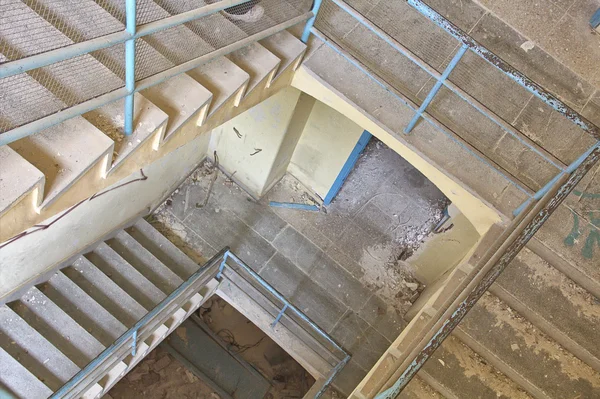 Detalj trappa förstörde huset — Stockfoto