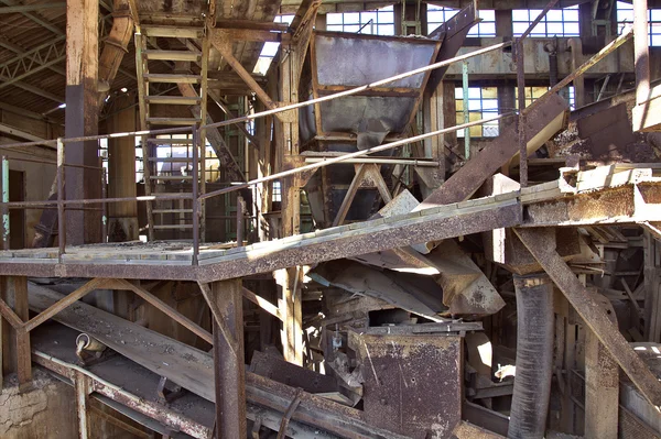 Fabrica maquinaria abandonada procesamiento de carbón —  Fotos de Stock