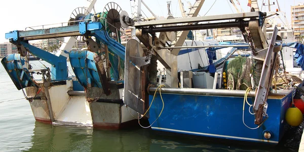 Barcos pesqueros y redes para recoger sistemas — Foto de Stock