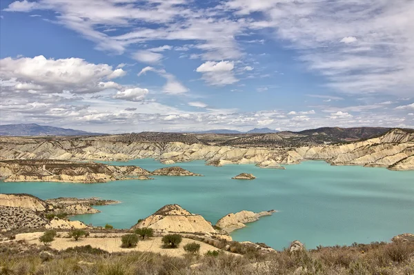 Barrage impressionnant eaux colorées au sud de l'Espagne — Photo